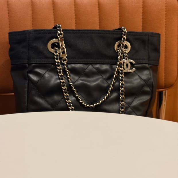 (파워 정품이에요) 샤넬 퀼팅 체인 숄더백 블랙 팝니당