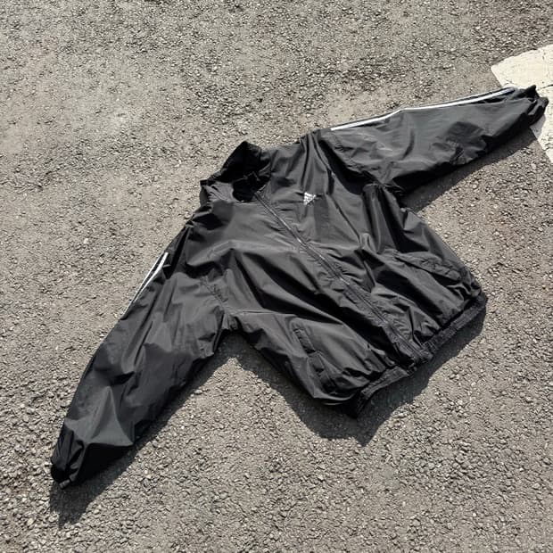 아디다스 블랙 바람막이 B136