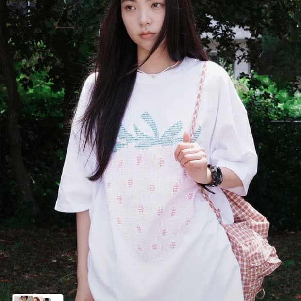 원더비지터 Ascii Strawberry Overfit T-shirt