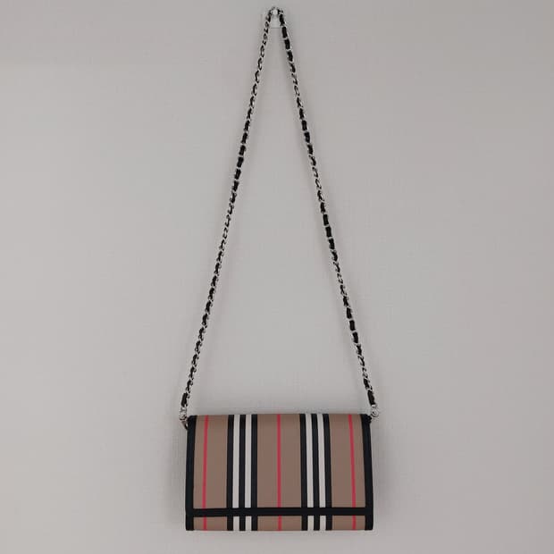 버버리 HANNAH  한나 아이콘 스트라이프 레더 크로스 바디백