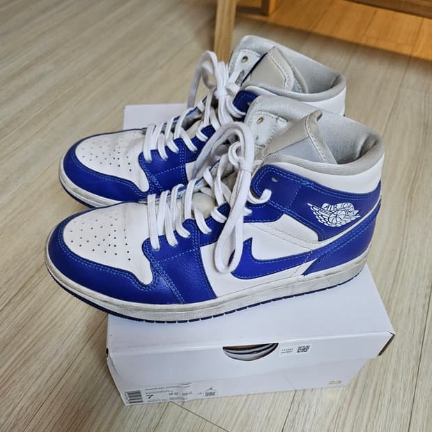 나이키 조던1미드 화이트 하이퍼로얄 (W) 240