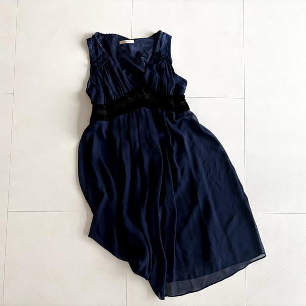 axes femme) velvet lace dress