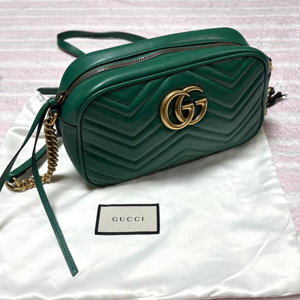 구찌 GG 마몽 마틀라세 카메라백 그린 여름한정판