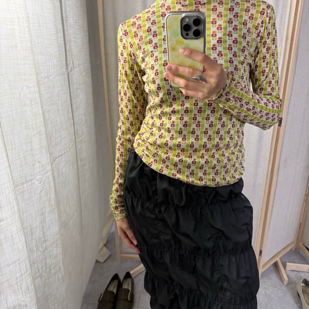 Essential Hiroko Bis 매쉬 패턴 터틀넥 탑