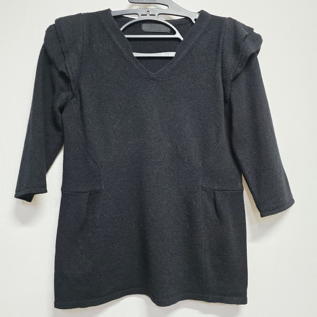 마인 블랙 브이넥 니트 양모앙고라혼방