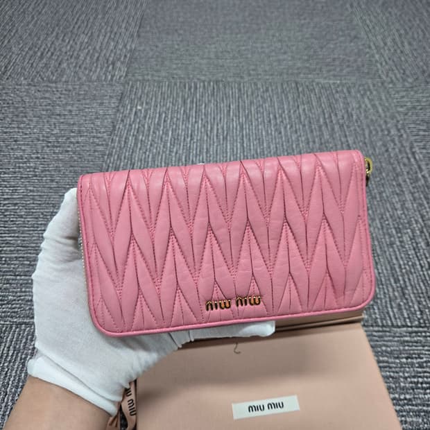 [특가][정품] 미우미우 마테라쎄 장지갑
