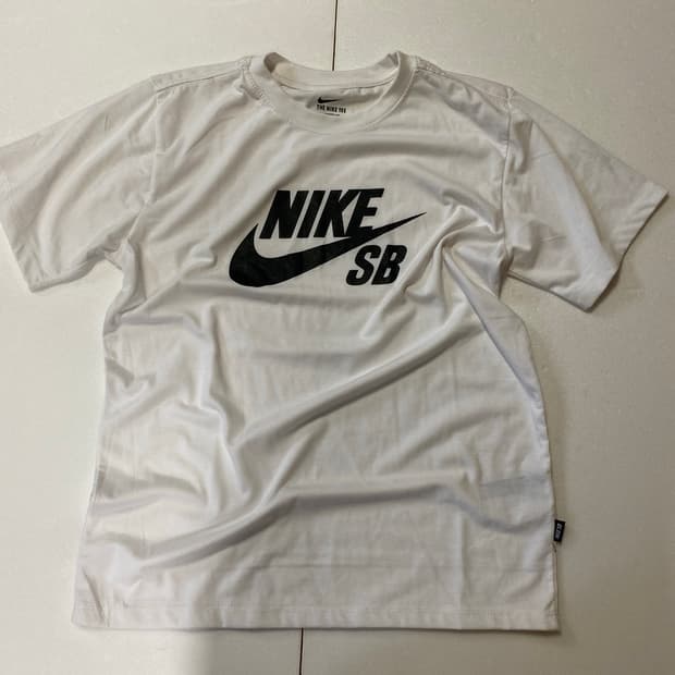 Nike sb T (L)