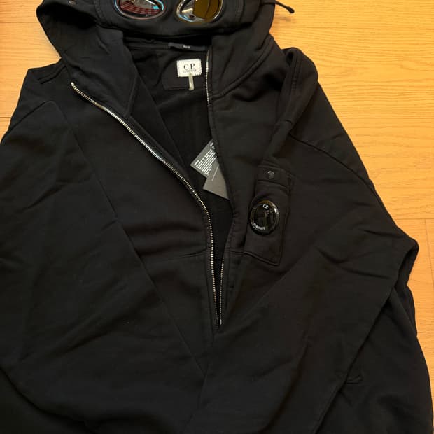 CP컴퍼니 고글&암렌즈 후드집업 블랙 M 새상품