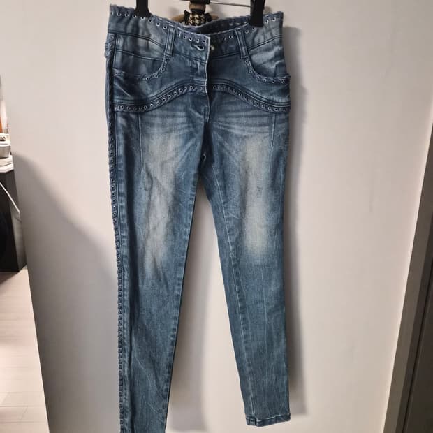 오브제(Obzee) 강진영 디자이너 자수 아일렛 데님 팬츠