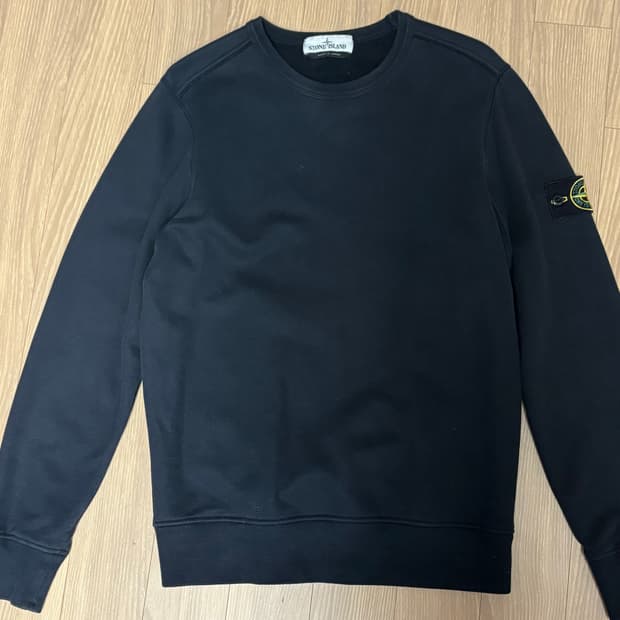 스톤아일랜드 맨투맨 팝니다.