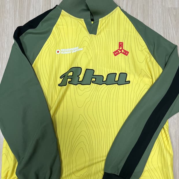 자라xRHUIGI 롱슬리브 L