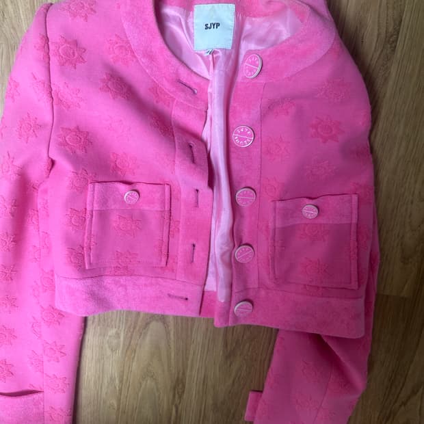 SJYP 핑크 자켓 버튼 포인트