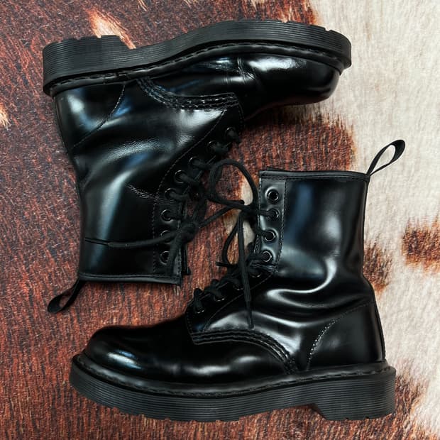 [36] 닥터마틴 1460 스무스 모노 8홀 워커