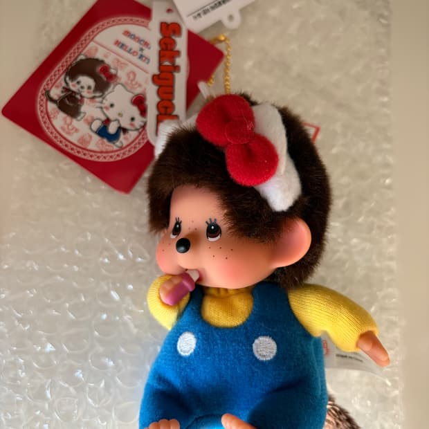 몬치치 x 헬로키티 콜라보 키링