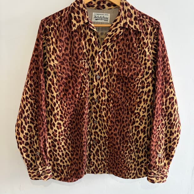 와코마리아 레오파드 코듀로이 오픈카라 셔츠