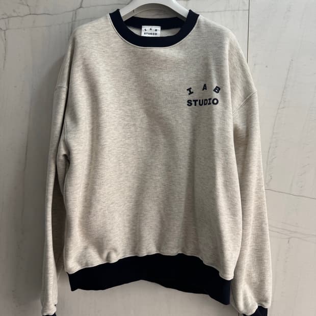 IAB Studio 맨투맨 스웻셔츠