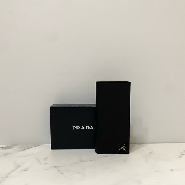 새상품급 프라다 사피아노 레더 삼각로고 장지갑 블랙 2MV836