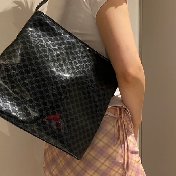 셀린느 마카담 에나멜 숄더백