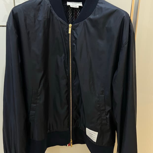 톰브라운 리나일론 백삼선 봄버 5사이즈 (새상품급)