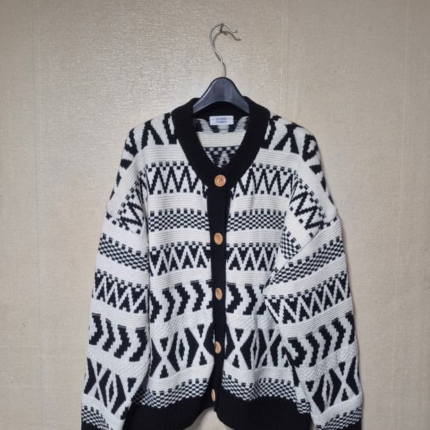 스튜디오톰보이 에스닉패턴 가디건