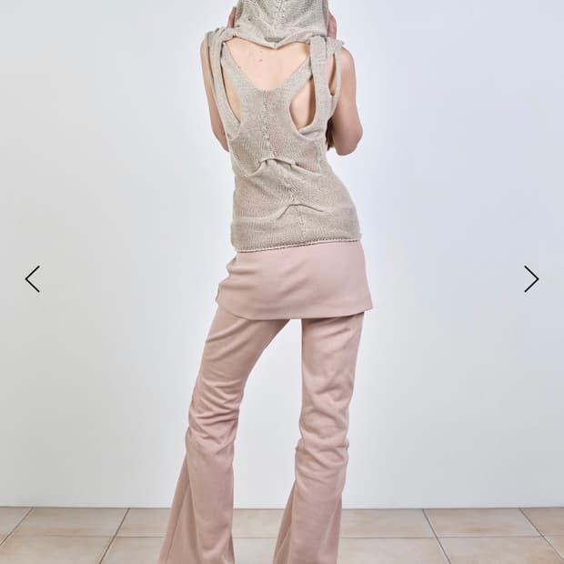 나체 OUT IN KNITTED SLEEVELESS DUSTY BEIGE