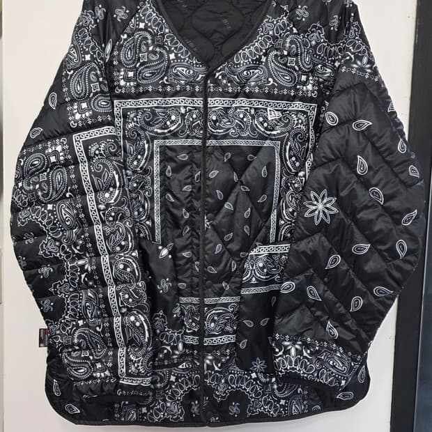 뉴에라 남여공용 퀼팅 자켓