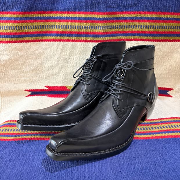 훕데두 아카이브 롱노즈 레이스 스루 부츠