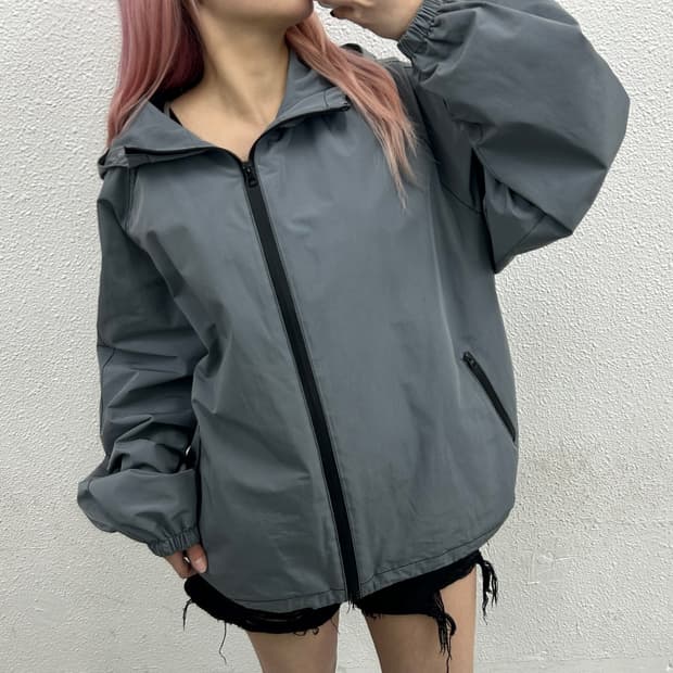 마뗑킴 차콜 후드 바람막이