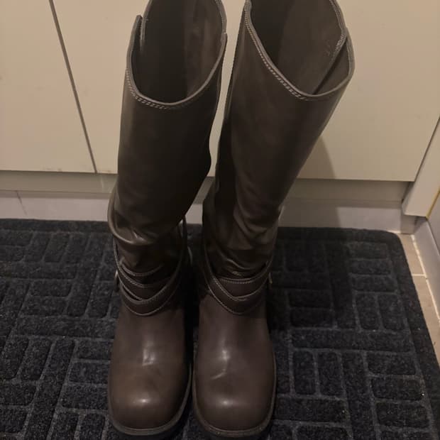 기호 raven foldable buckle boots grey