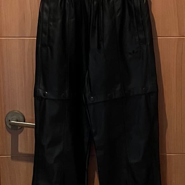 아디다스 블랙 레더 팬츠 ( 반바지 가능 )