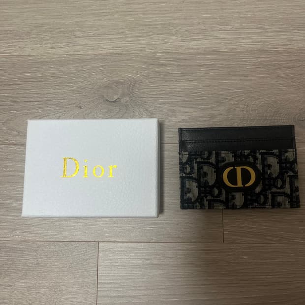 디올의 몽테인 오블리크 카드지갑