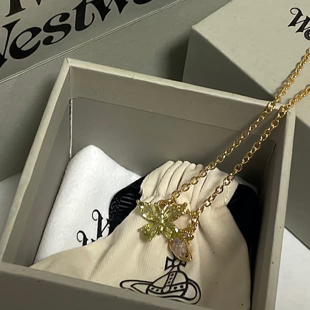 풀박스) 비비안웨스트우드 골드 버터플라이 펜던트 목걸이