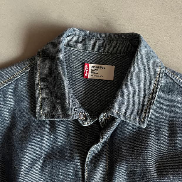 리바이스 엔지니어드 데님 셔츠