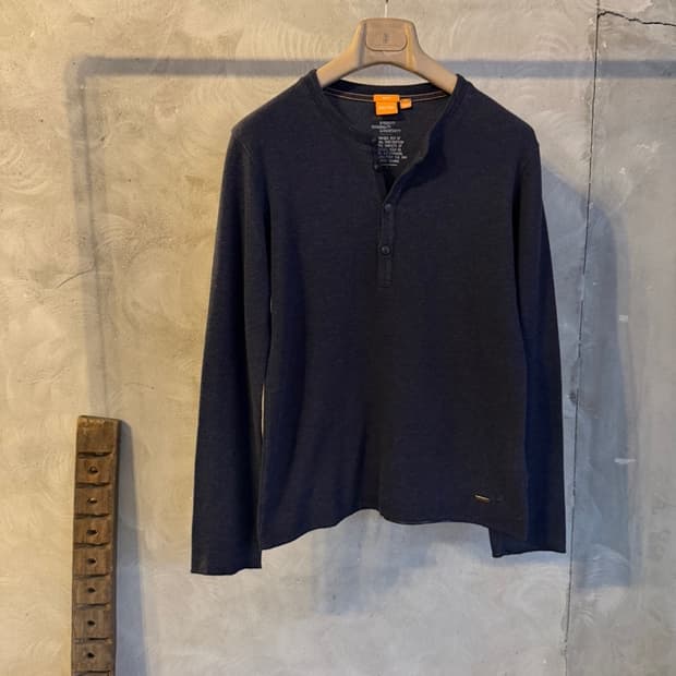 휴고보스 헨리넥 티셔츠 슬림100