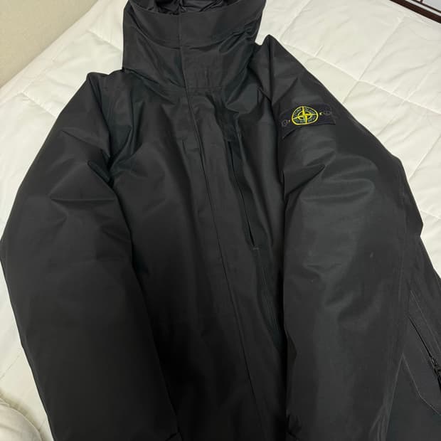 스톤 아일랜드 41926 3L 고어텍스 후드 다운 자켓 블랙 - 22FW