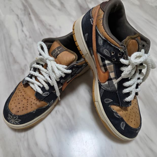 나이키 트래비스 스캇 SB 덩크 로우