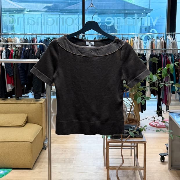쿠레쥬 브라운 로고 하프티