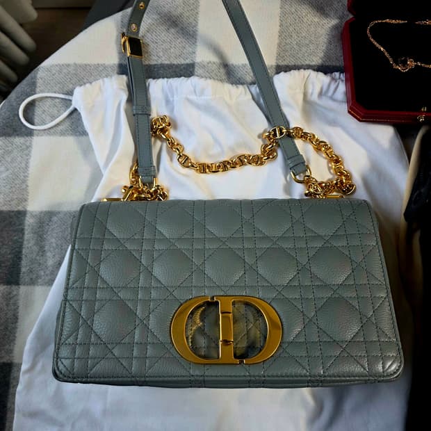 Dior caro 미디엄백 판매
