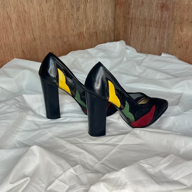 토가 풀라 멀티 패널 메쉬 펌프스