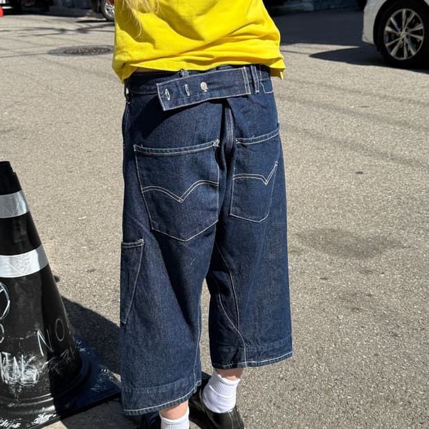 00s Levi’s Engineerd Cinch Back