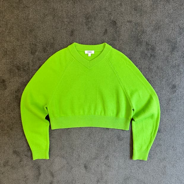 COS 브이넥 크롭 니트 M