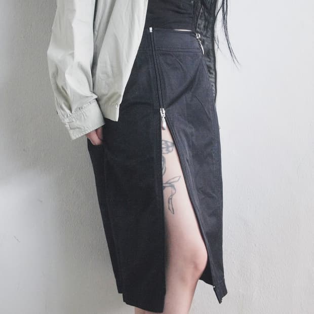 maurice abot 언밸런스 프론트지퍼 나일론 스커트