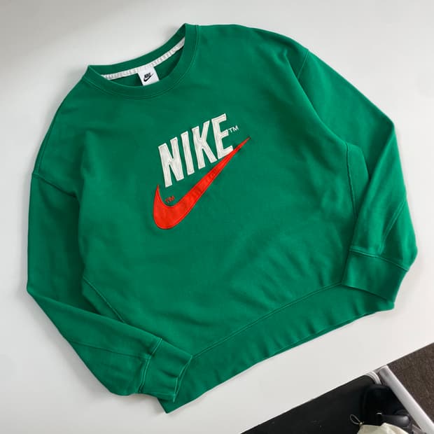 Nike  나이키 빅스우시 그린 크루넥 맨투맨