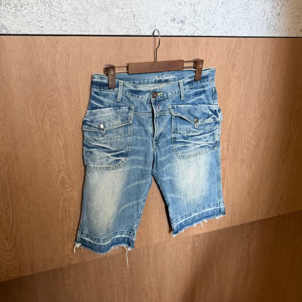 백 넘버 데님 하프 팬츠 플랩 포켓 디테일 중청 k139