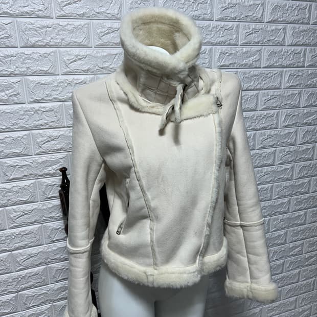 화이트 시어링 자켓