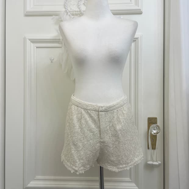 ivory lace pleats short pants(size-M)