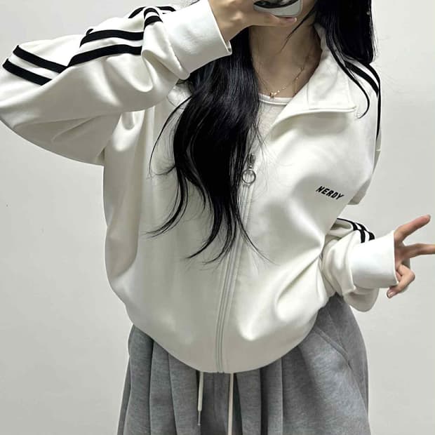 Nerdy 널디 화이트 트랙탑 희귀져지(L)