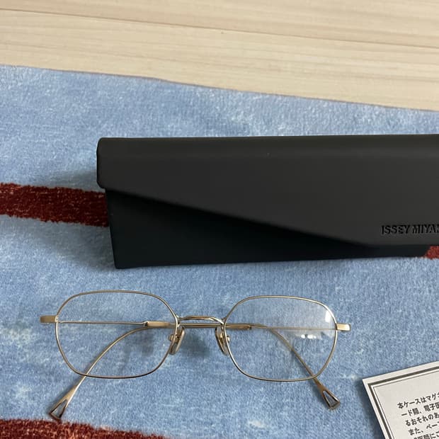 금자안경 x 이세이미야케 