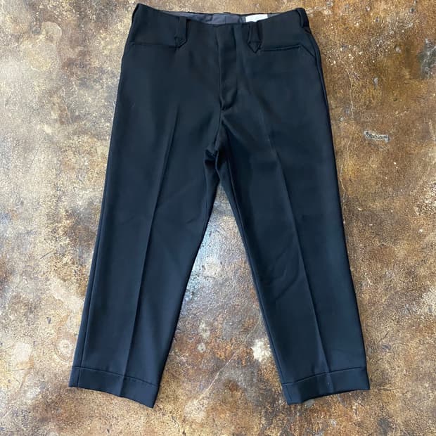 (L) the letters 웨스턴 팬츠