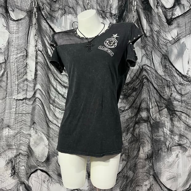 Gothic stud side slit mash washing top